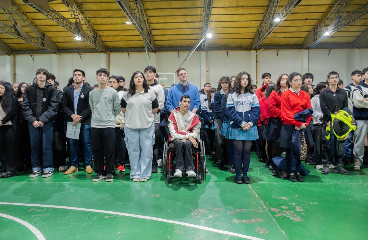 Estudiantes de los últimos años de secundaria de Río Grande prometieron lealtad a la Constitución Provincial