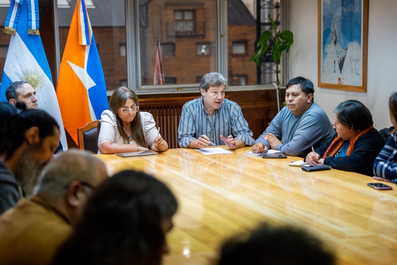 El Gobernador Melella encabezó una primera mesa de trabajo con vecinos por el subsidio al GLP