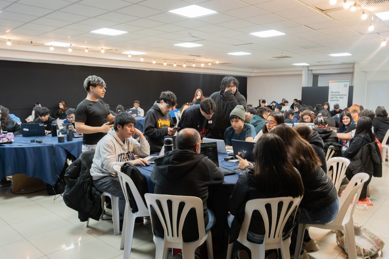 Más de 300 estudiantes participaron del encuentro tecnológico «Jam Ruta Gamer»