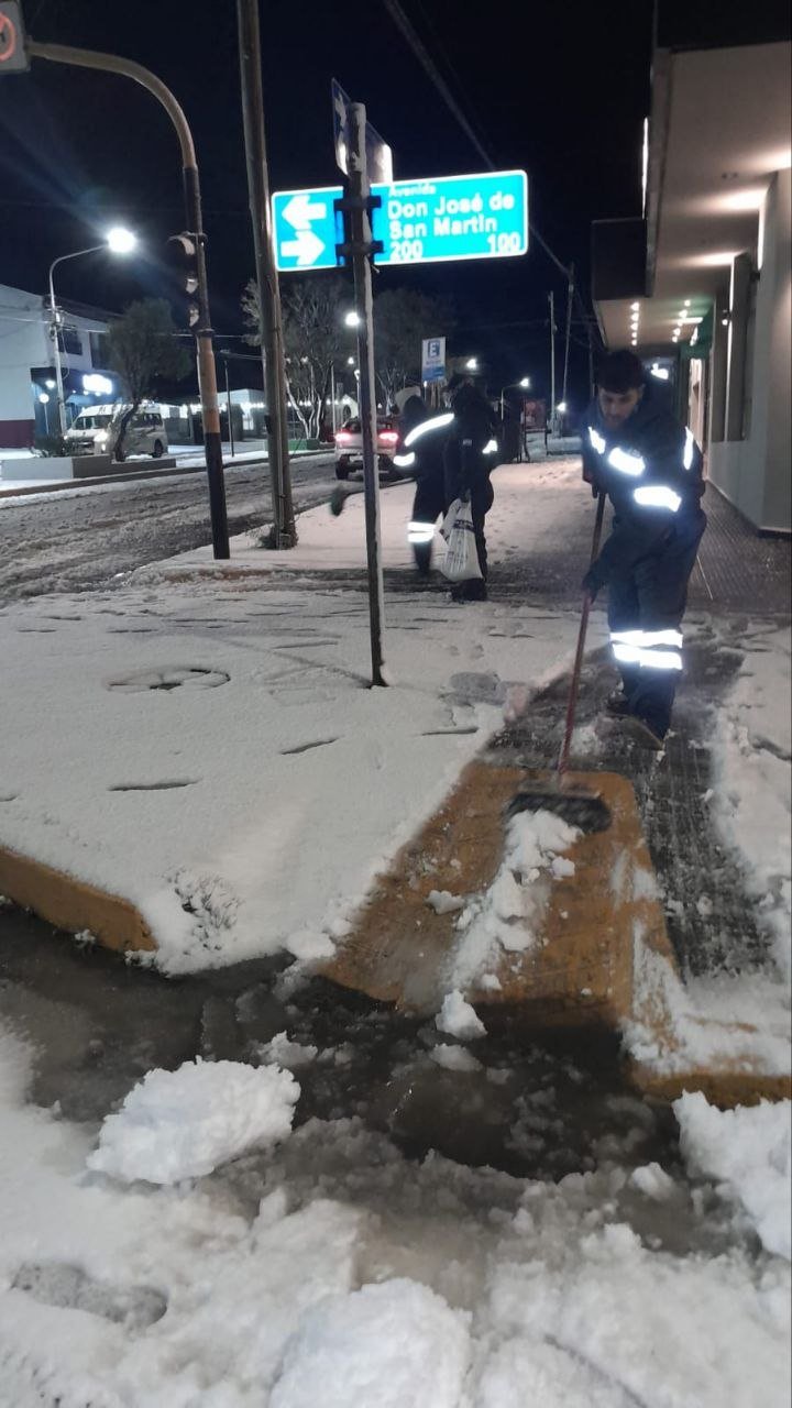 Operativo Invernal: el Municipio intensifica los trabajos en las calles de Río Grande