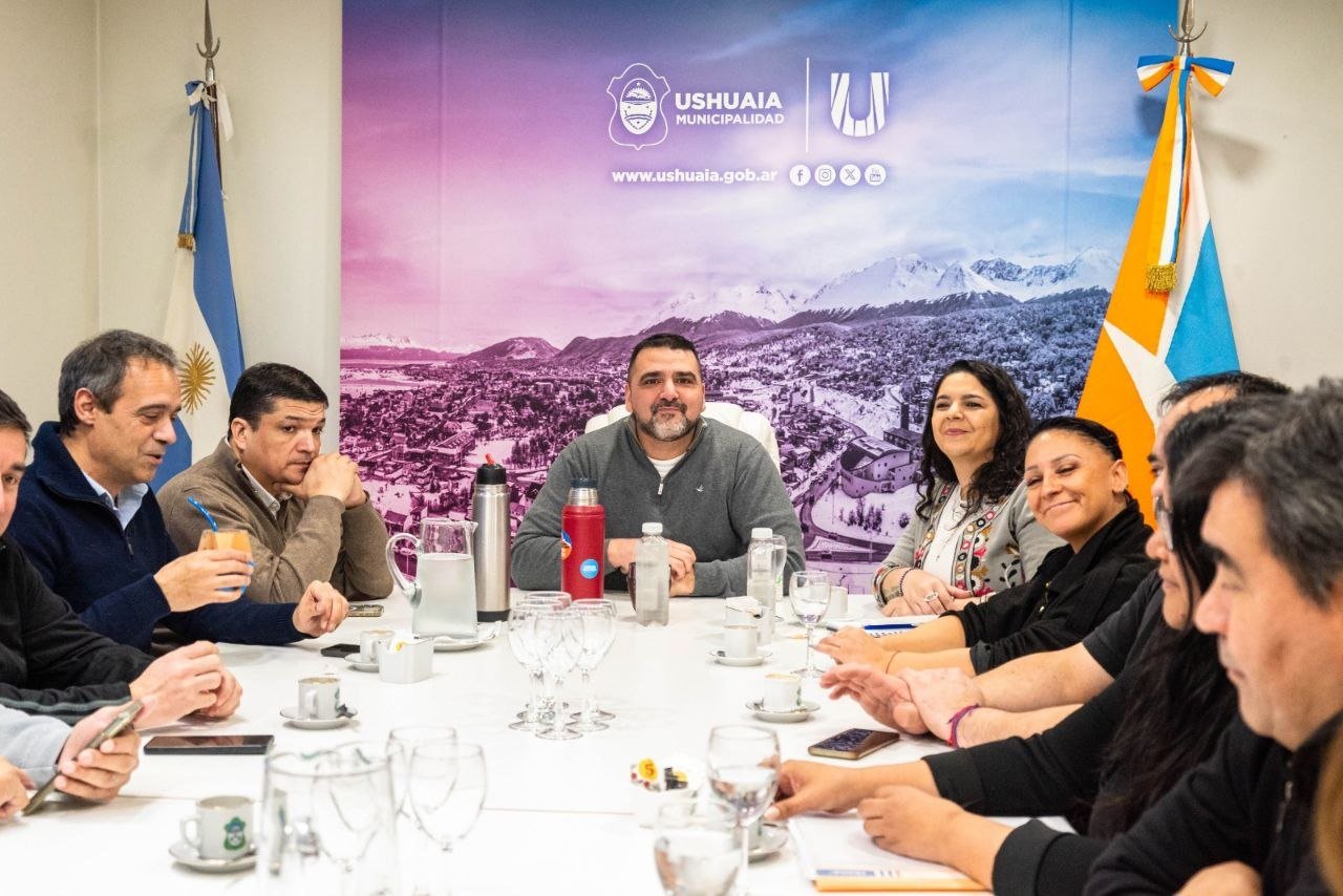 Vuoto garantizó el pago del último tramo del aumento salarial y lo informó a los gremios municipales