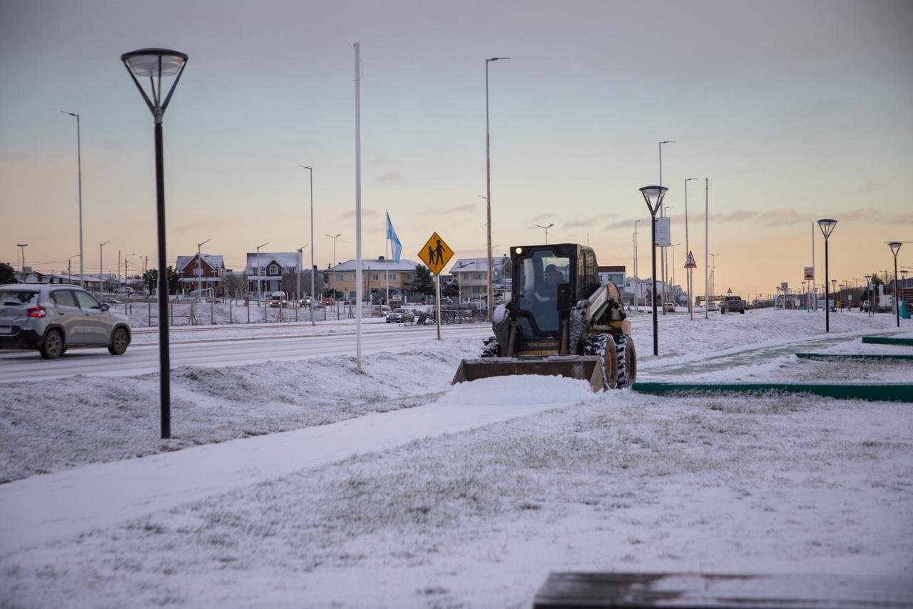 El Municipio despliega el operativo invernal tras las nevadas registradas en Río Grande