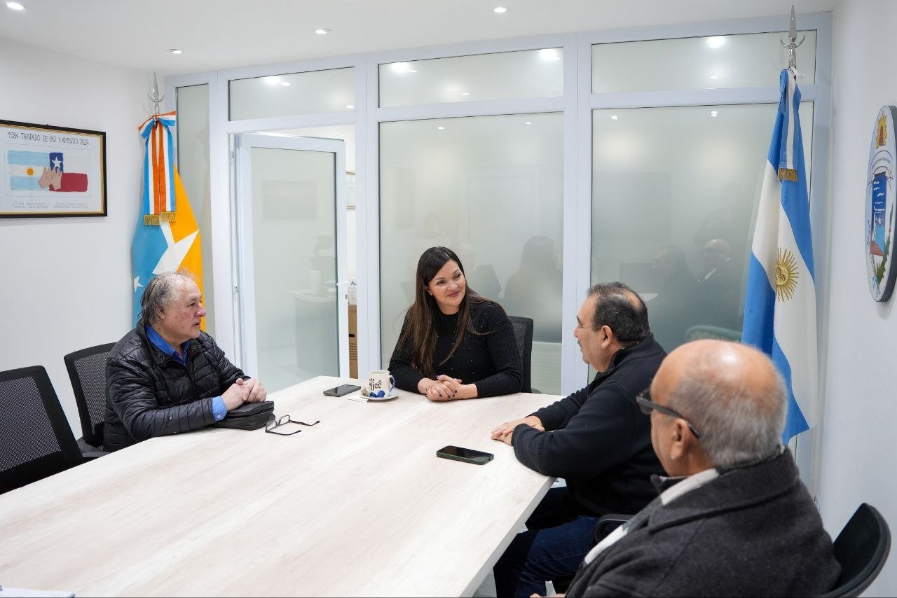 Zamora recibió a integrantes de la Agrupación TF-1 de ex Trabajadores de YPF