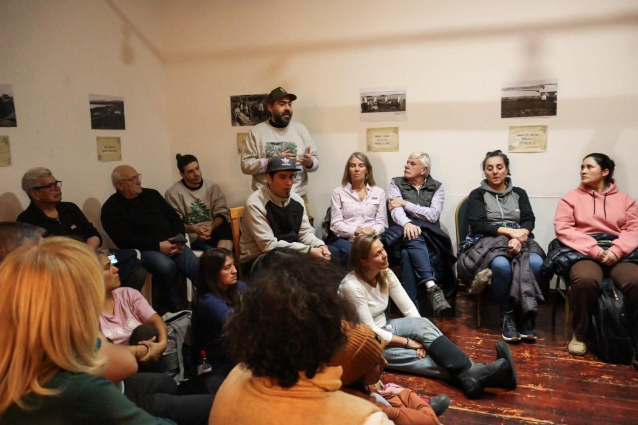 La municipalidad de Ushuaia llevó adelante el conversatorio «historias de quintas y pioneros» en la antigua casa beban