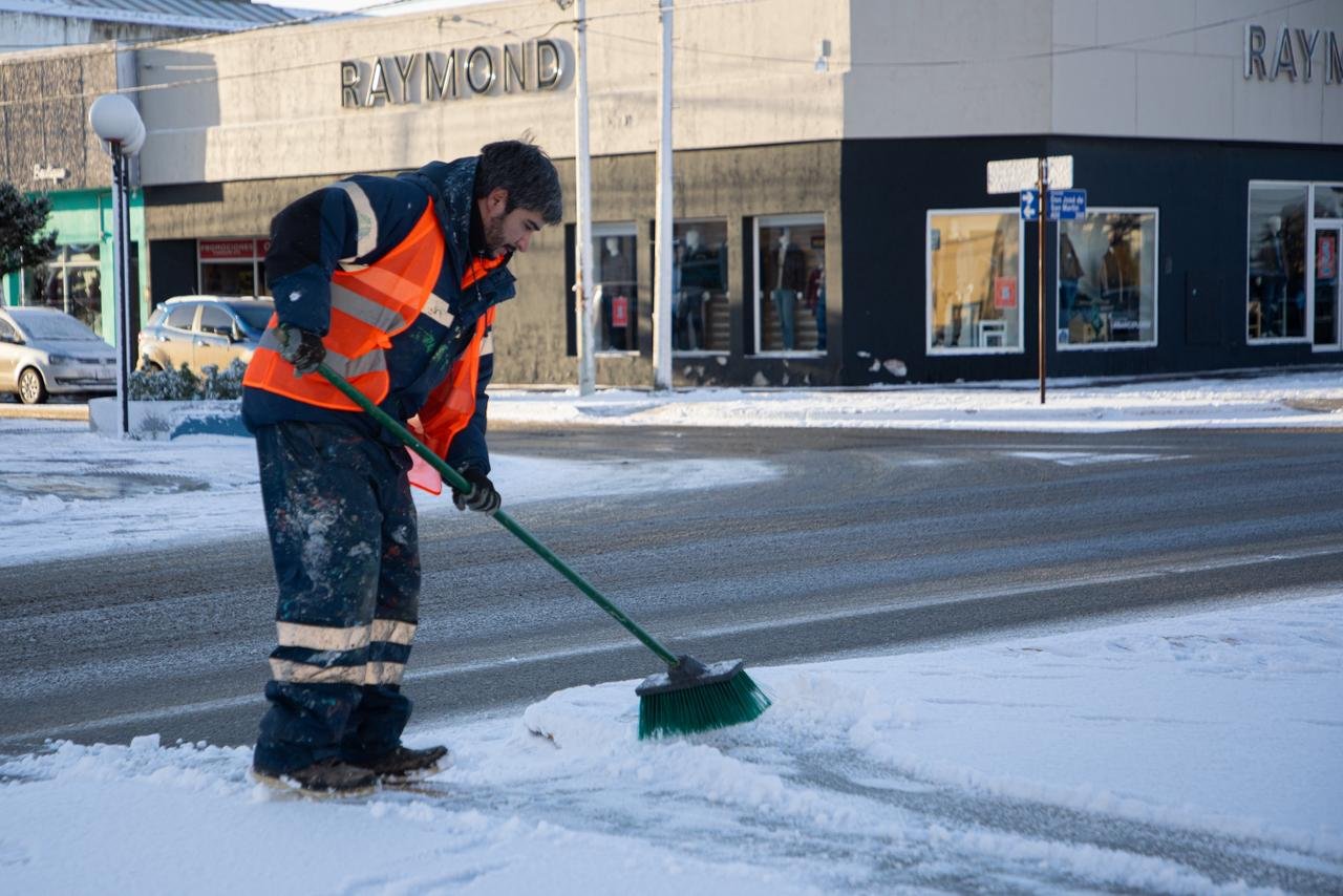 Operativo Invernal: El Municipio trabaja para garantizar la transitabilidad tras las nuevas nevadas