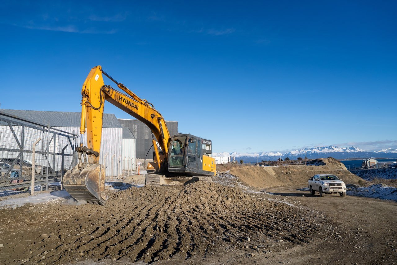 Vialidad Provincial y la DPE participan del operativo de traslado del equipamiento de la Nueva Usina de Ushuaia
