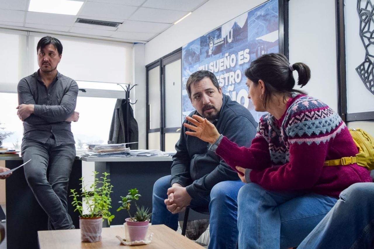 La municipalidad de Ushuaia continúa el diálogo con la escuela las bandurrias para avanzar en su futura sede
