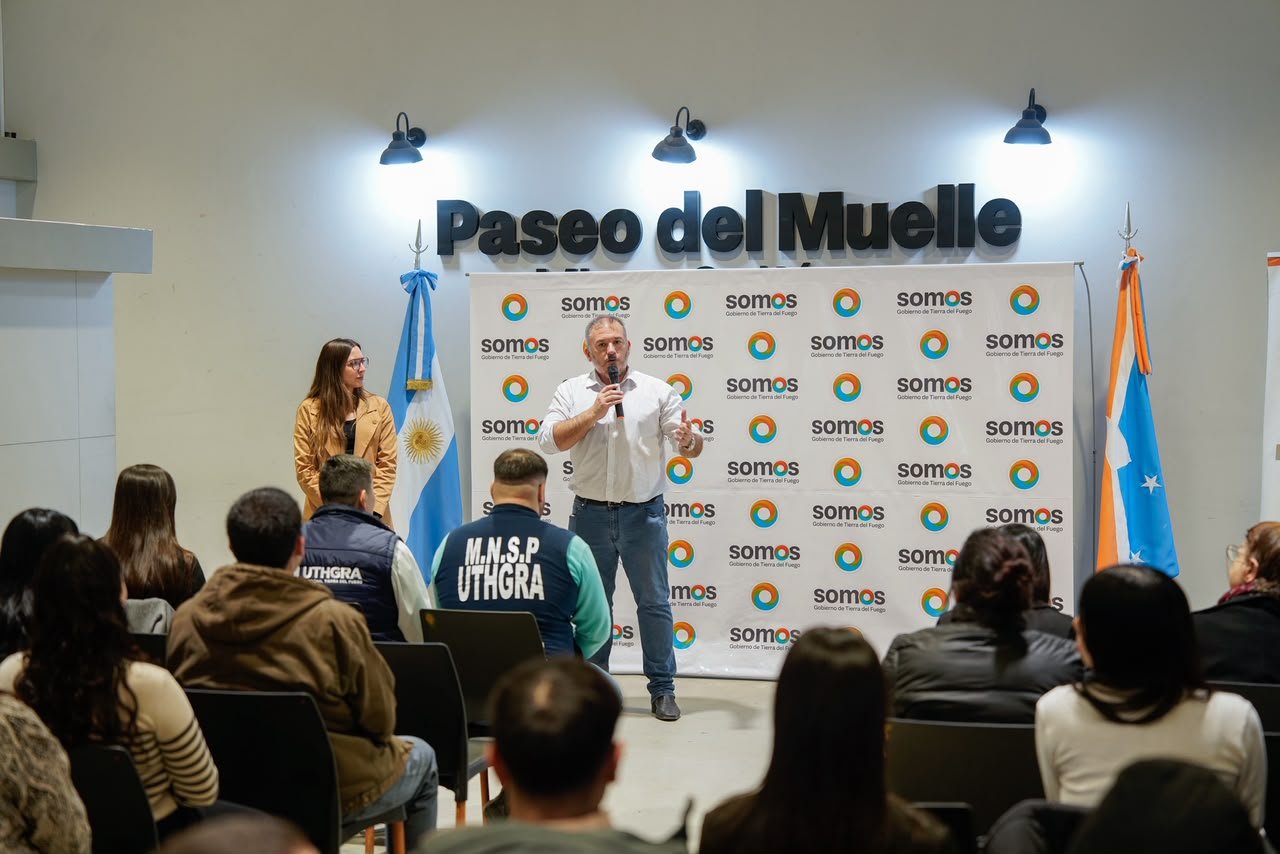 Gobierno realizó la entrega de certificados de capacitación hotelera y gastronómica en Río Grande