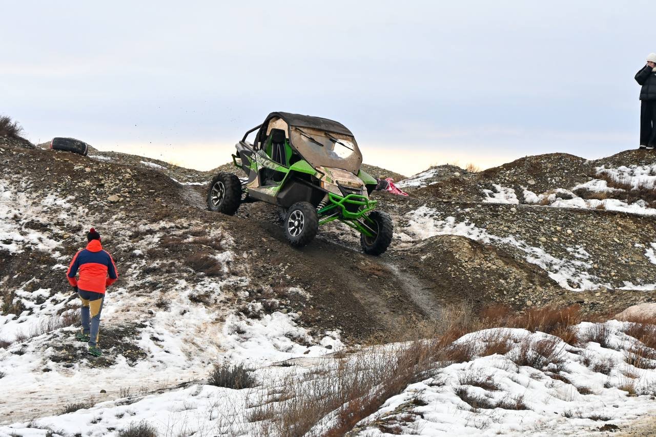 El Snow Race cerró una jornada de deporte motor en el circuito Los Picapiedras en Tolhuin