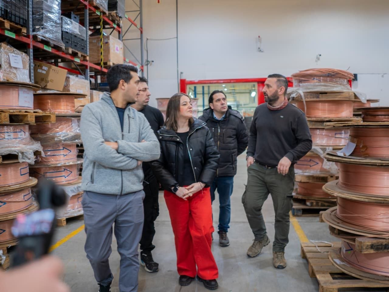 El Gobierno recorrió junto a trabajadores de Aires del Sur la planta que se prepara para retomar la producción