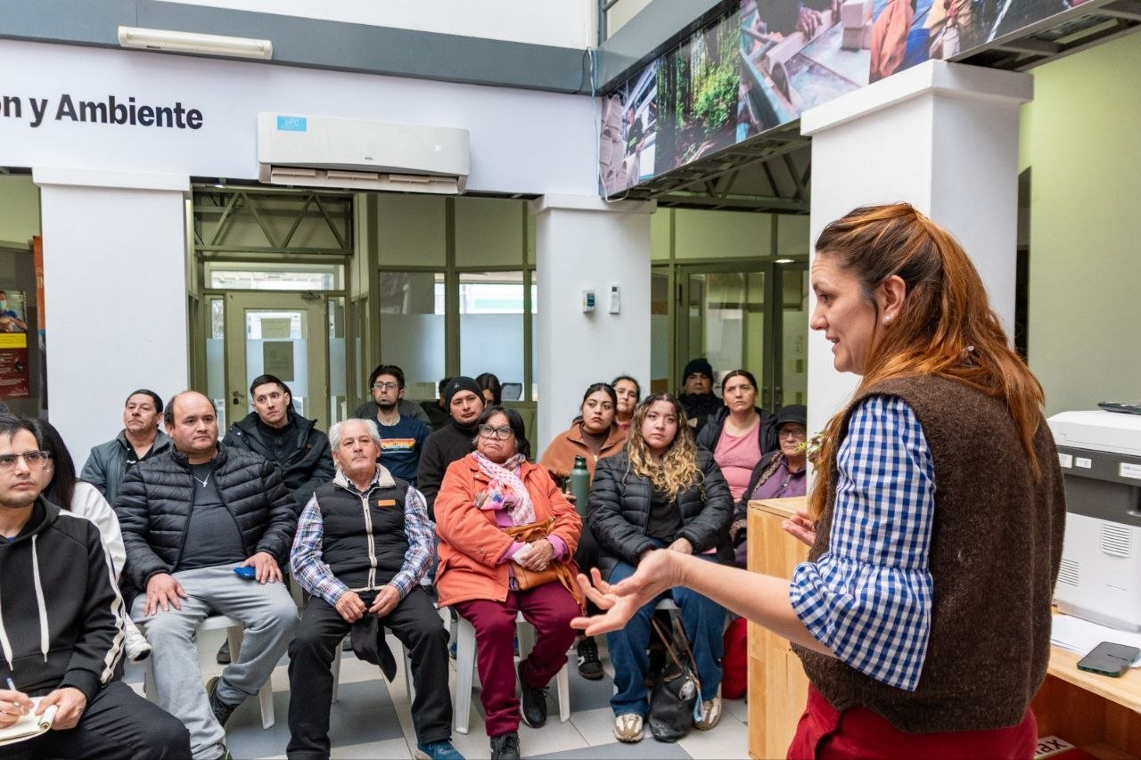 La provincia acompaña el inicio de la temporada hortícola con capacitación y asistencia técnica
