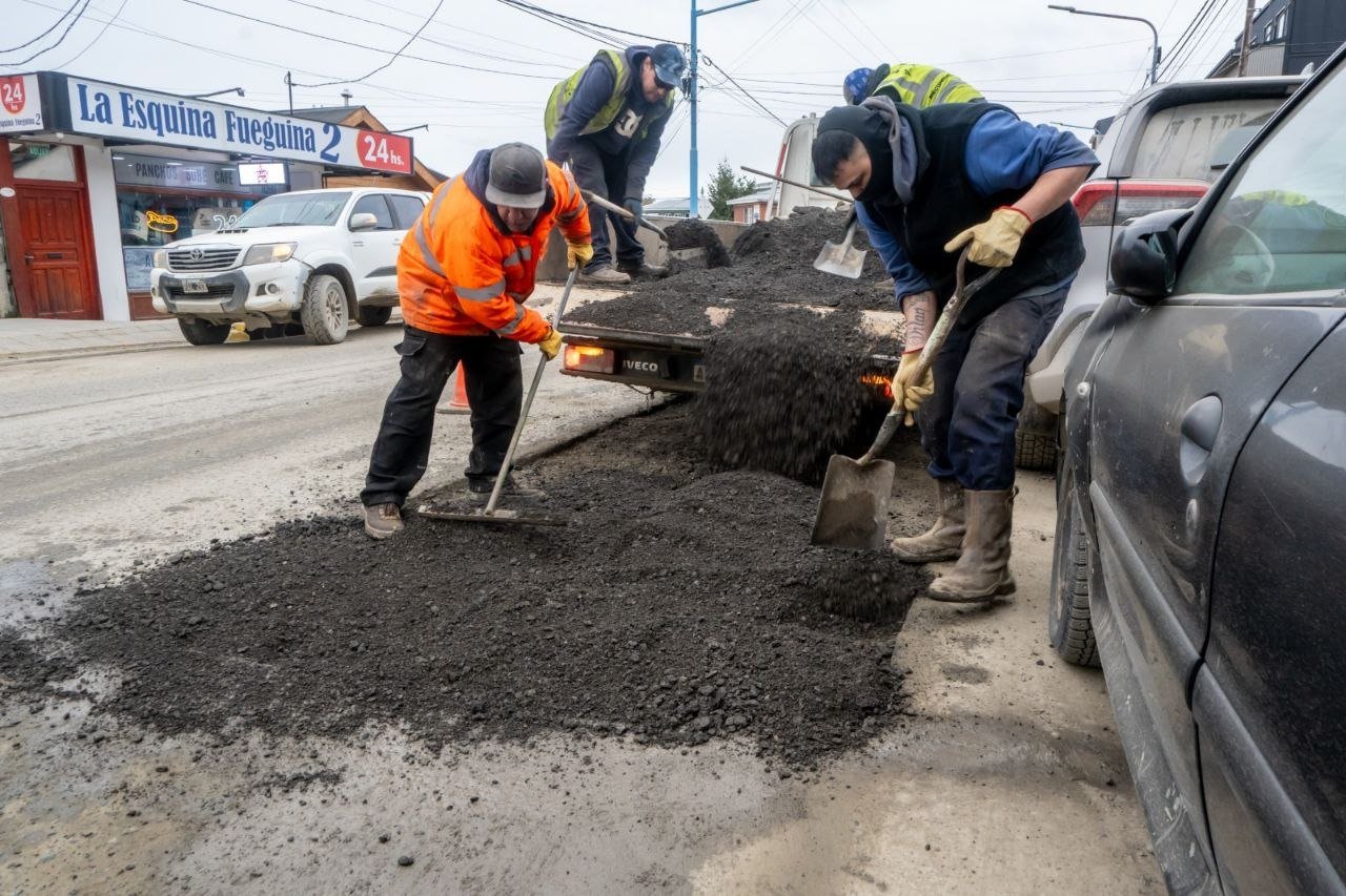 Continúan los trabajos de bacheo y mantenimiento vial durante el Operativo Invierno