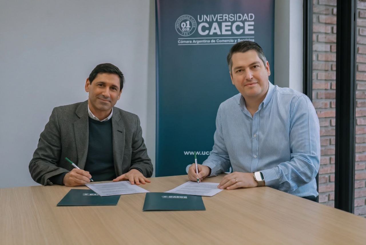 Nuevas carreras para Río Grande: Martín Perez firmó un convenio con la Universidad CAECE