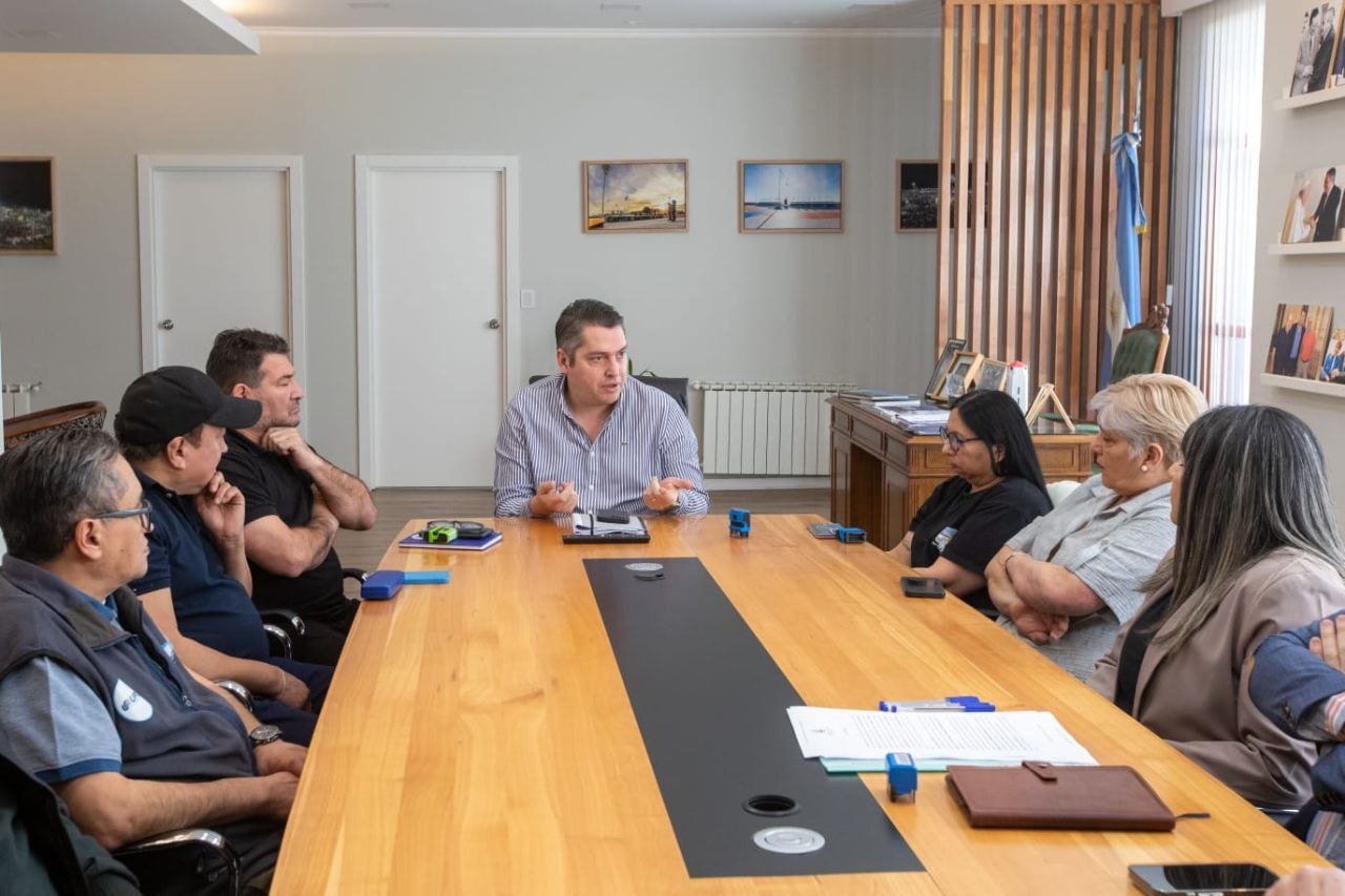Martín Perez encabezó la firma de acuerdo salarial para trabajadores municipales