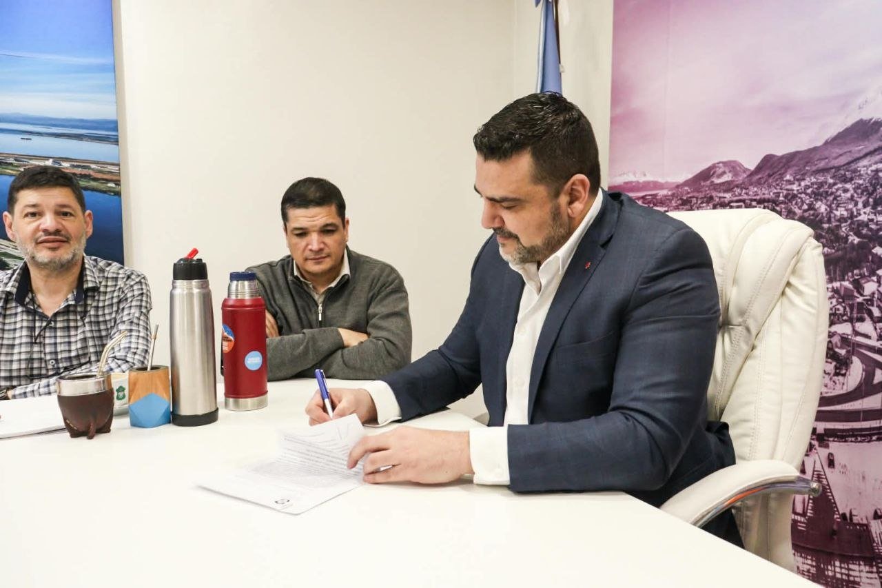 La municipalidad de Ushuaia acordó un nuevo aumento salarial del 8,24% con todos los gremios municipales