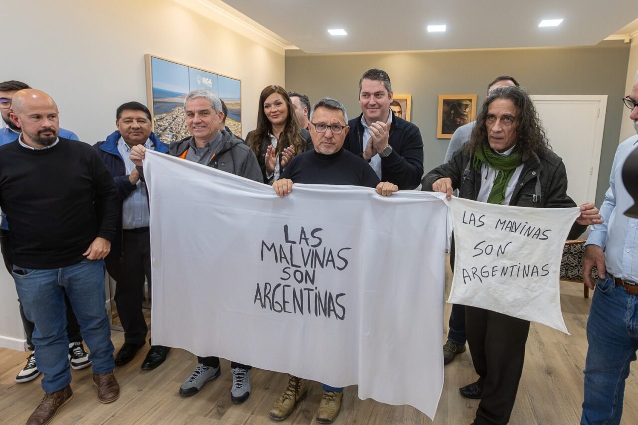 Concejales acompañaron la presentación judicial para frenar la explotación petrolera en Malvinas