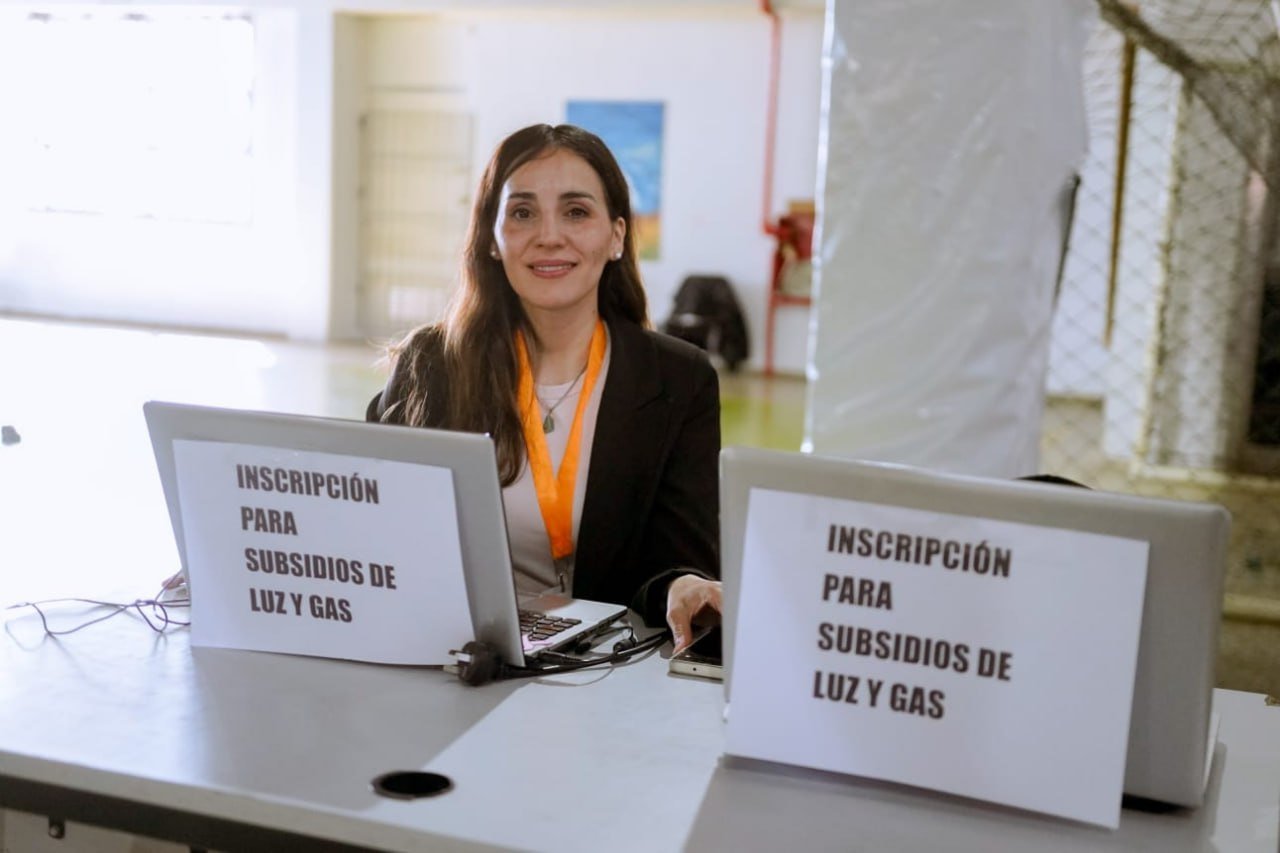 El Gobierno Provincial continuará acompañando a vecinos que deban actualizar datos para mantener el subsidio nacional a la luz y el gas