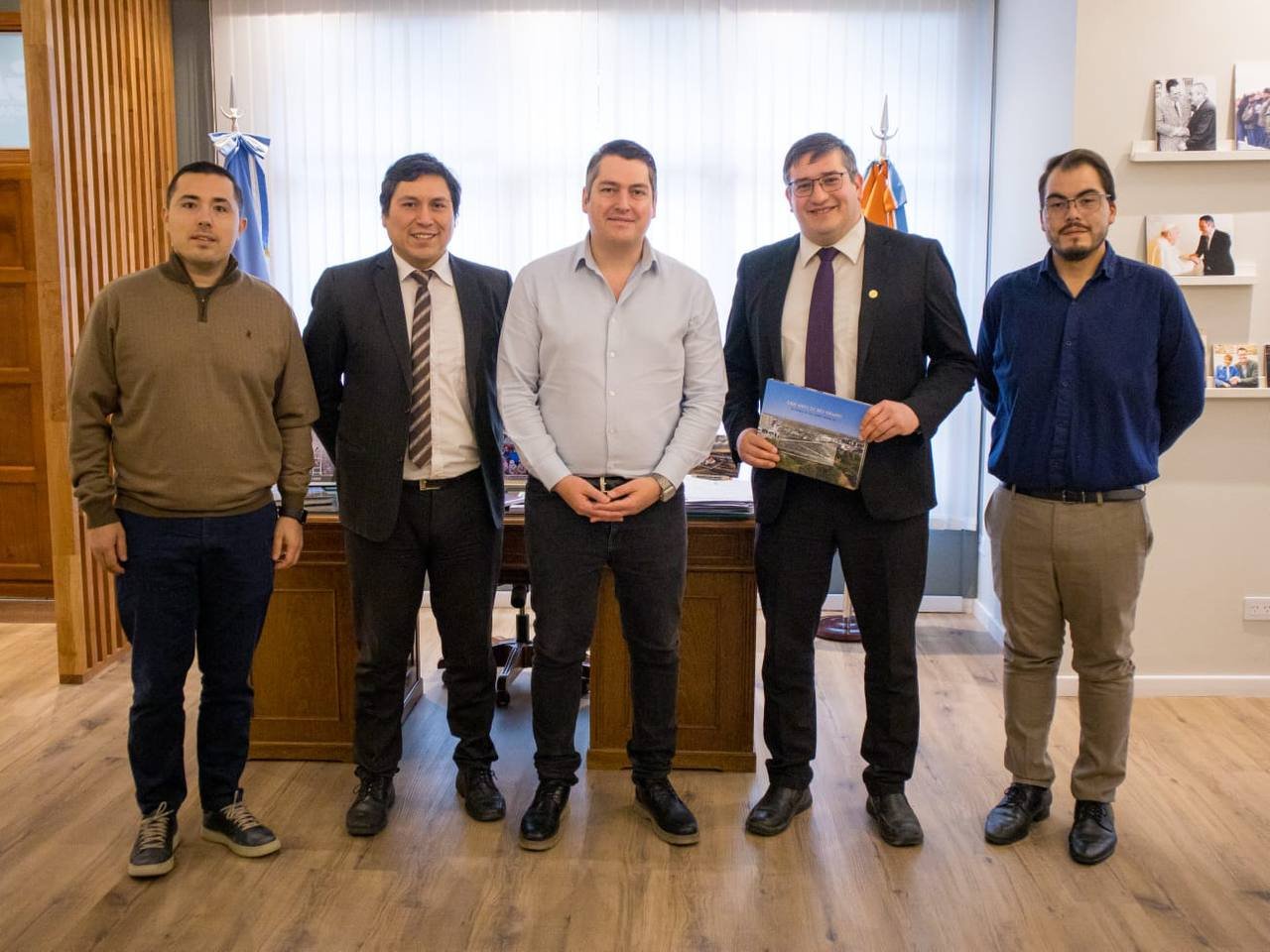 Martín Perez recibió a miembros de la estaca Tierra del Fuego de La Iglesia de Jesucristo de los Santos de los últimos días