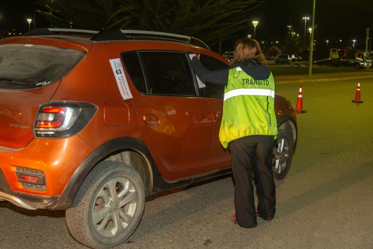 Controles de tránsito en Ushuaia dejaron 16 vehículos incautados y 13 alcoholemias positivas