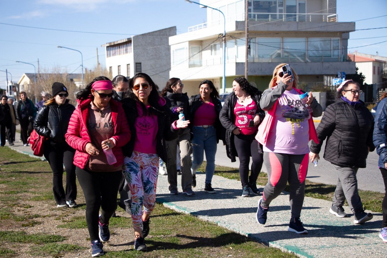 Río Grande se viste de rosa para promover la concientización y prevención del cáncer de mamá