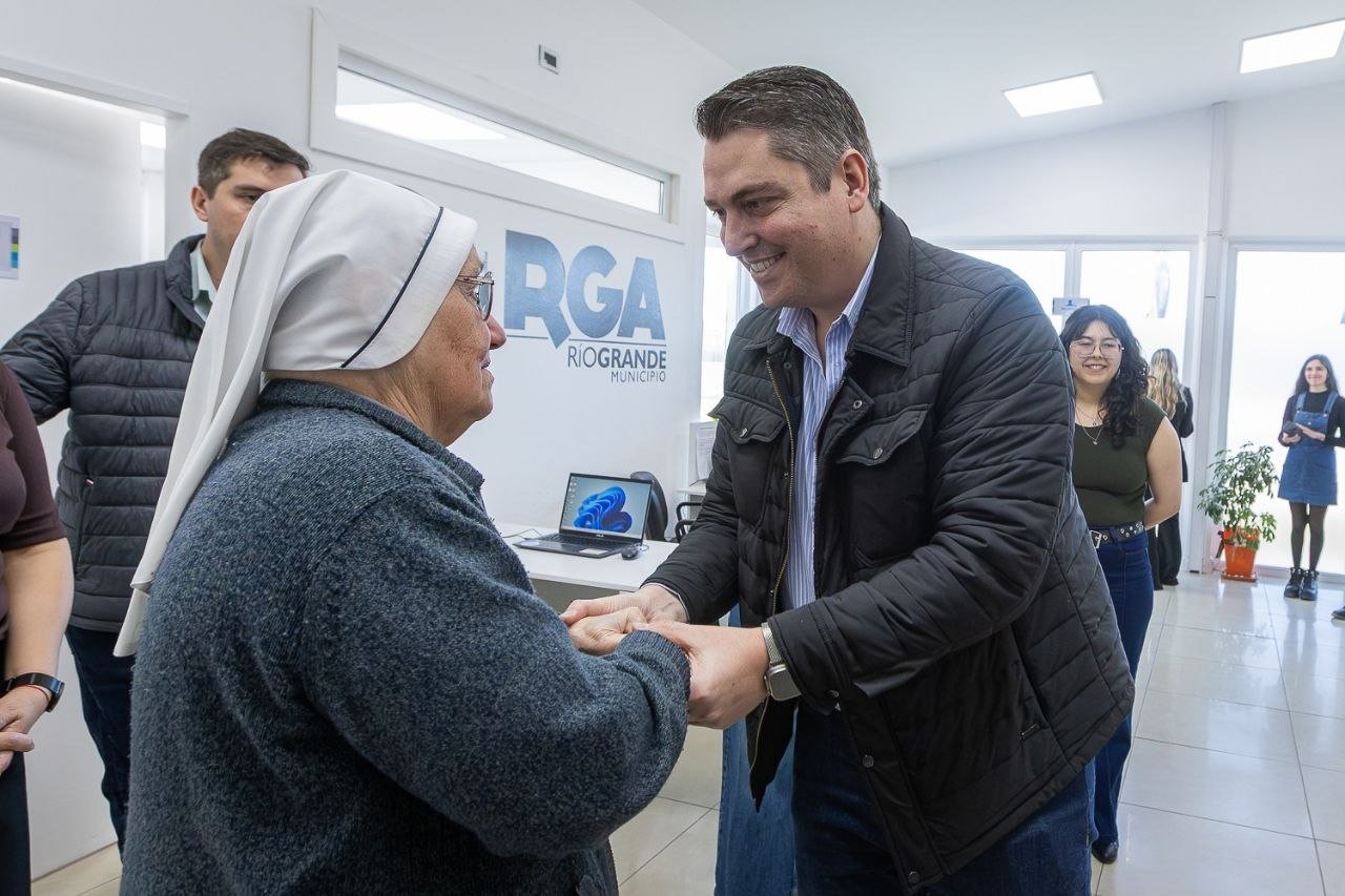 El Intendente recibió a la hermana Carla Riva en el Centro Municipal que lleva su nombre