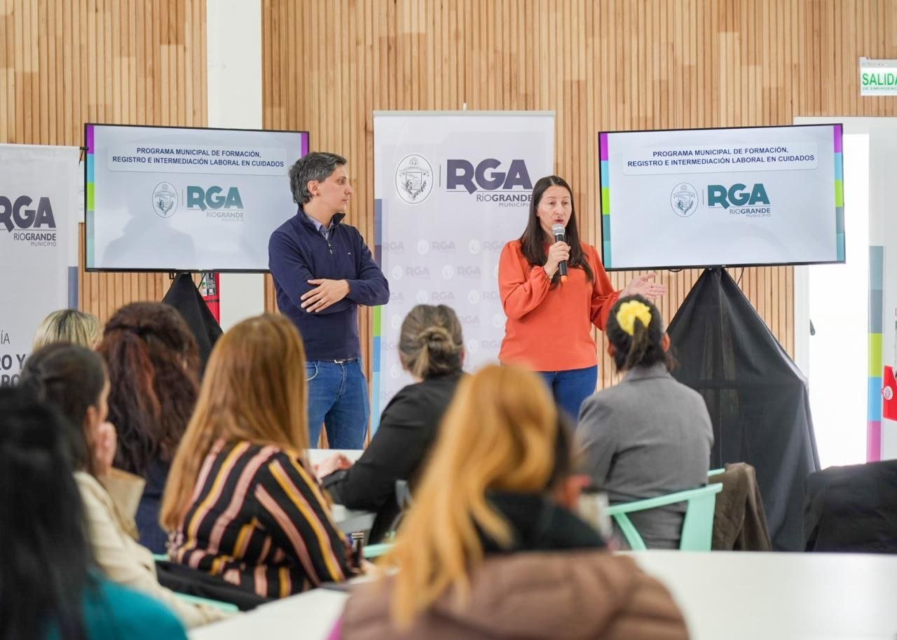 El Municipio impulsa un programa para formar cuidadores y generar oportunidades laborales