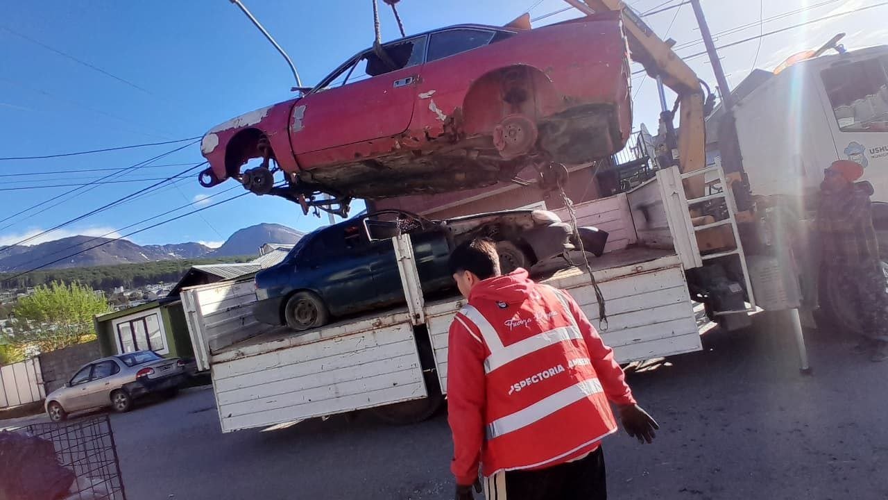 La Municipalidad llevó adelante un nuevo operativo de retiro de chatarra en distintos puntos de la ciudad