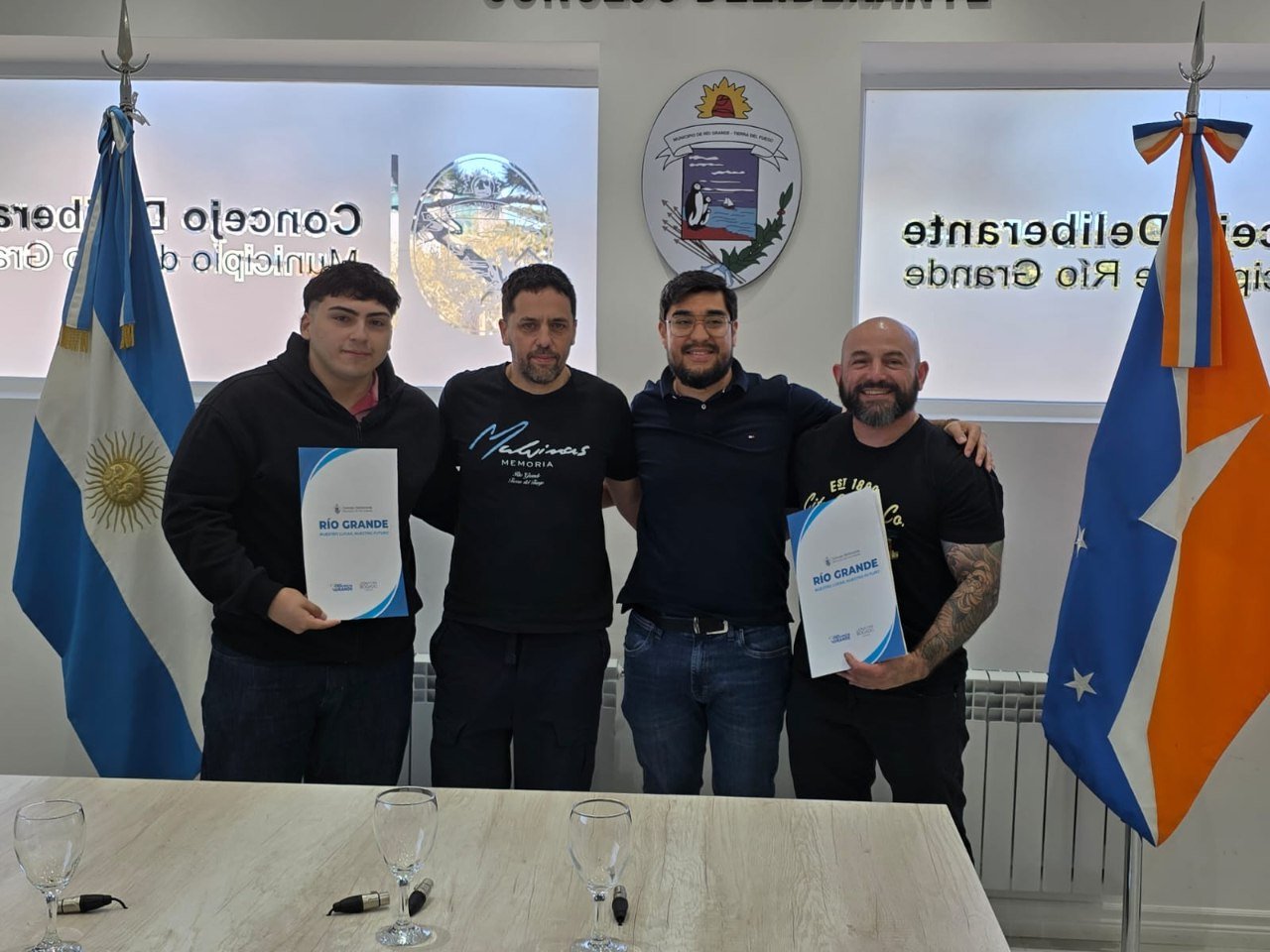 Bogado reconoció a los powerlifters Tomàs y Martínez por sus logros internacionales